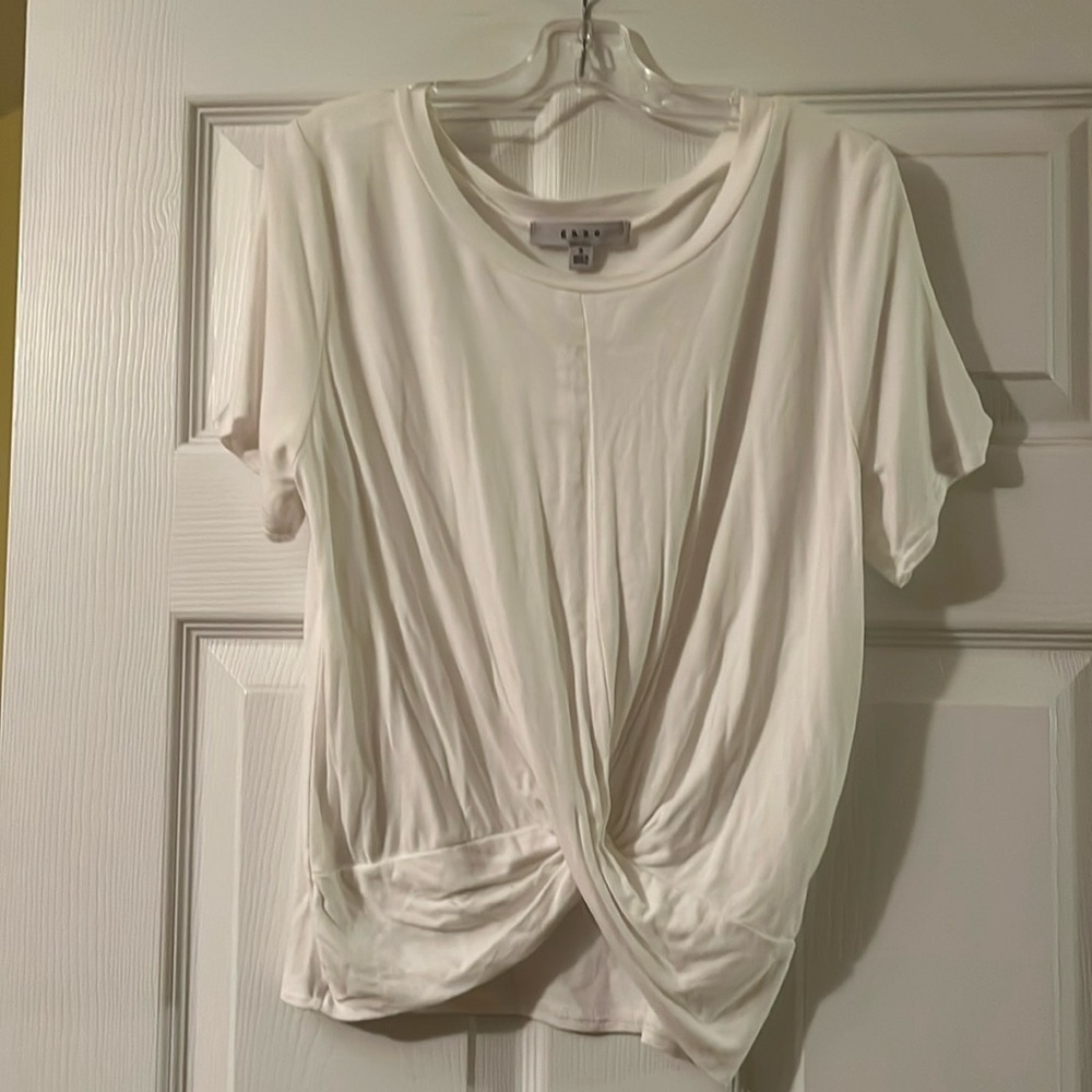 CUTE WHITE TOP TWIST FRONT, SIZE SMALL